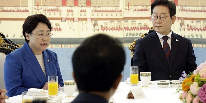 Presiden Lee Jae-myung Bahas Isu Politik dan Sosial bersama 5 Pemimpin Parpol